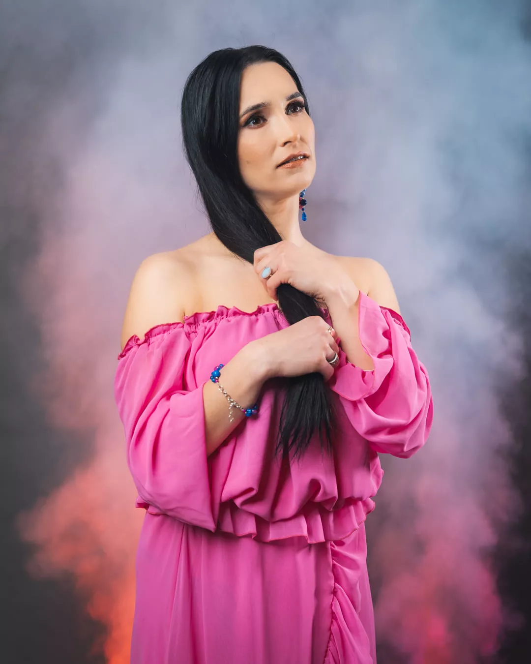 Wyjątkowa sesja Emilii Saneckiej z zespołu Daj to Głośniej! Gwiazda disco polo wygląda jak piękna księżniczka z bajki?! 